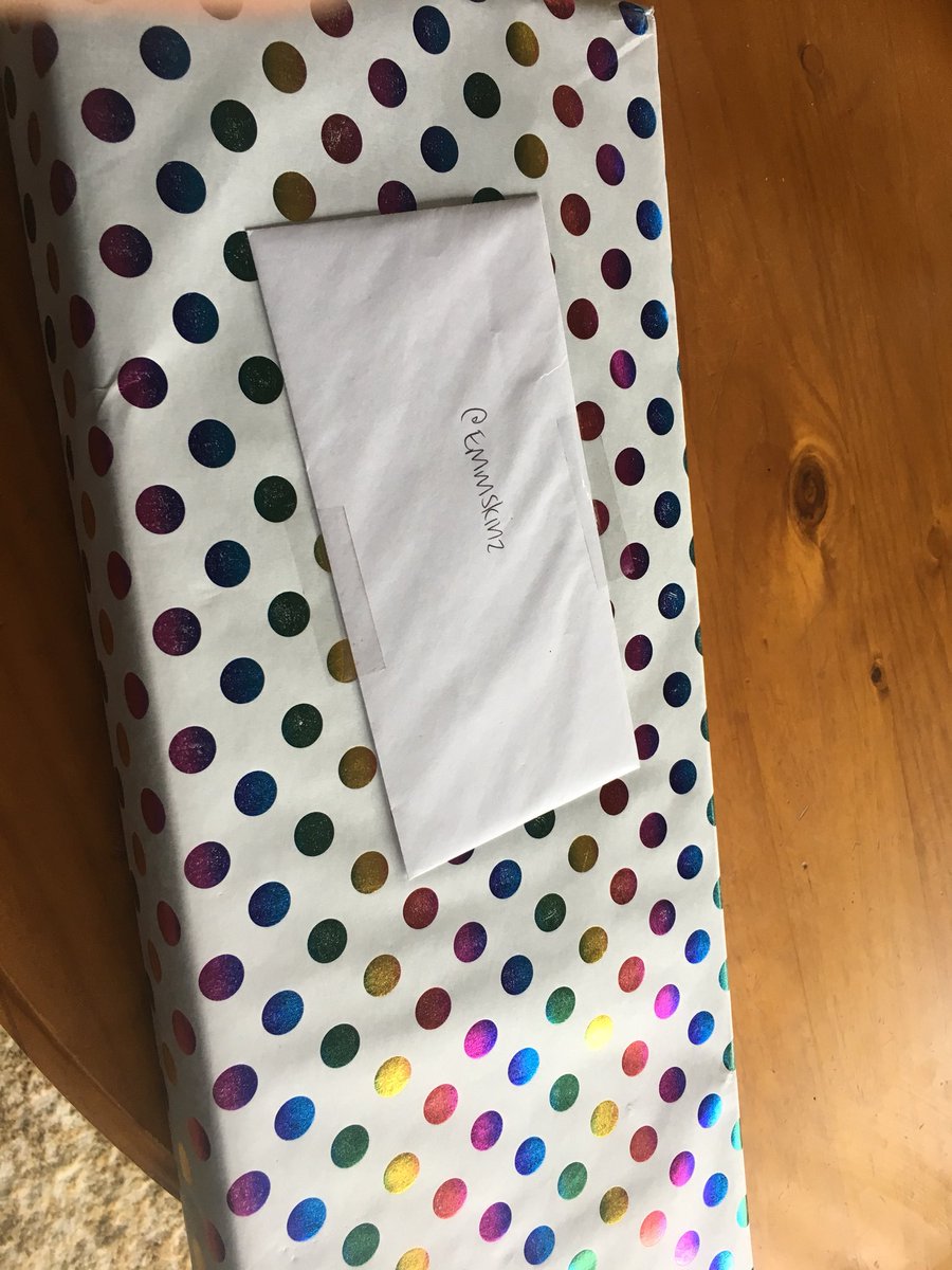 Emmskinz's tweet photo. Sooooo exciting #nzsecretasanta https://t.co/guimp8iJOP