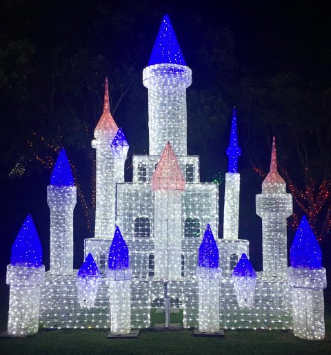 rocheestate's tweet photo. Have you been along to check out the Christmas Light Spectacular in the Hunter Valley Gardens? It's definitely worth a look! 📸 - sarahluu_ #RocheEstate #HunterValley #HunterValleyGardens #ChristmasLightSpectacular #Christmas https://t.co/di8FsXwmGS