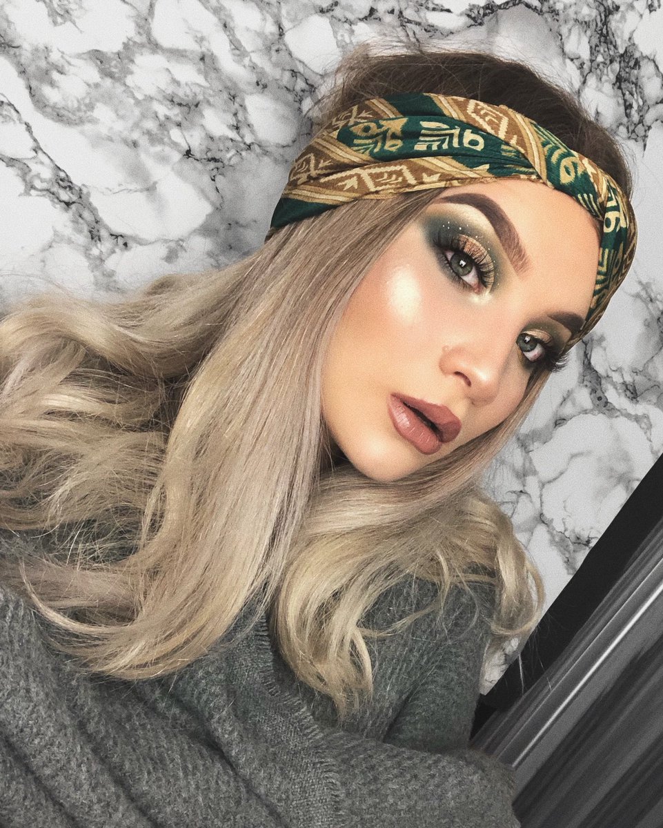 xmrv10's tweet image. Can’t get over the the Abh Palettes
Brows @ABHcosmetics Diprow Pomade in Taupe #abhbrows 
Eyes @ABHcosmetics Subculture Palette @norvina1 #subculturepalette #abhfam