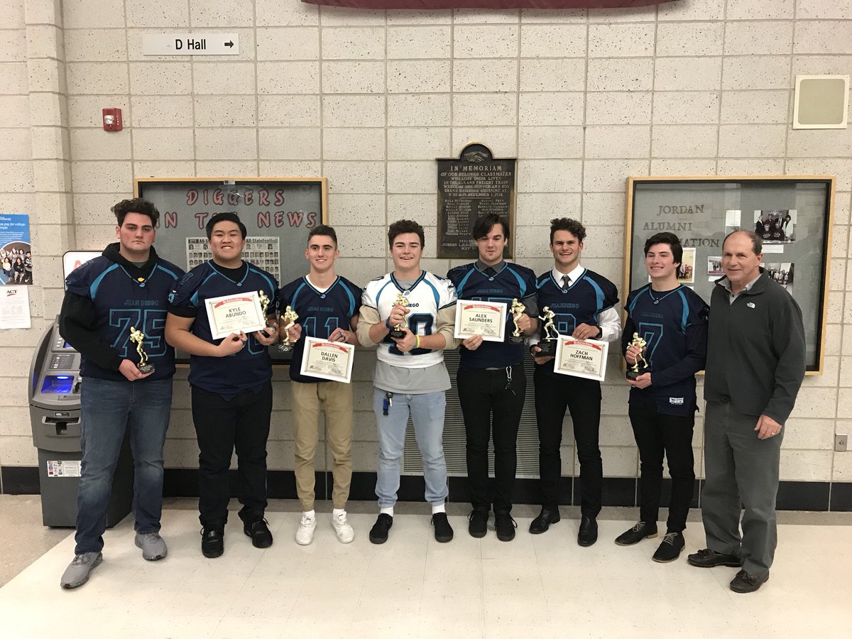 zhoffman28's tweet image. Proud to have received the Deseret News 3A MVP award, as well as Tribune 1st Team All-State. I couldn’t have done it without the best coach in Utah, and the most amazing teammates I could ask for. @CoachColosimo @ThePaw_ @DallenDavis @maximoose_7 @allexsaunders @hunter_easterly