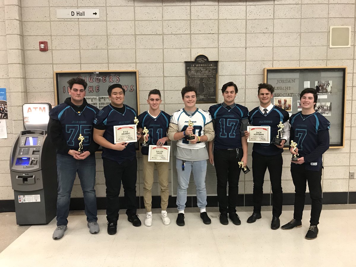 zhoffman28's tweet image. Proud to have received the Deseret News 3A MVP award, as well as Tribune 1st Team All-State. I couldn’t have done it without the best coach in Utah, and the most amazing teammates I could ask for. @CoachColosimo @ThePaw_ @DallenDavis @maximoose_7 @allexsaunders @hunter_easterly