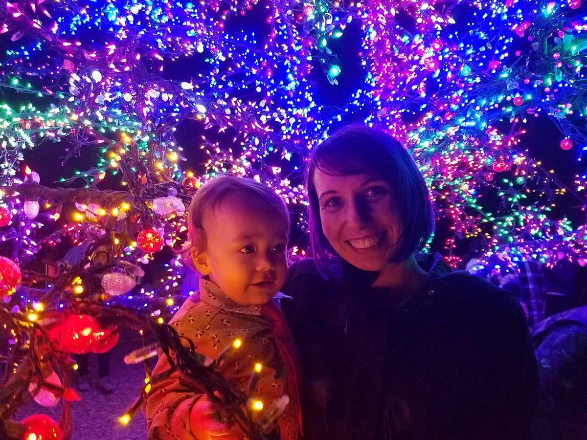 DorkyDinoGifts's tweet photo. My son and I at the #LSMagicTree. It's so beautiful! https://t.co/mpfbrHHDyz