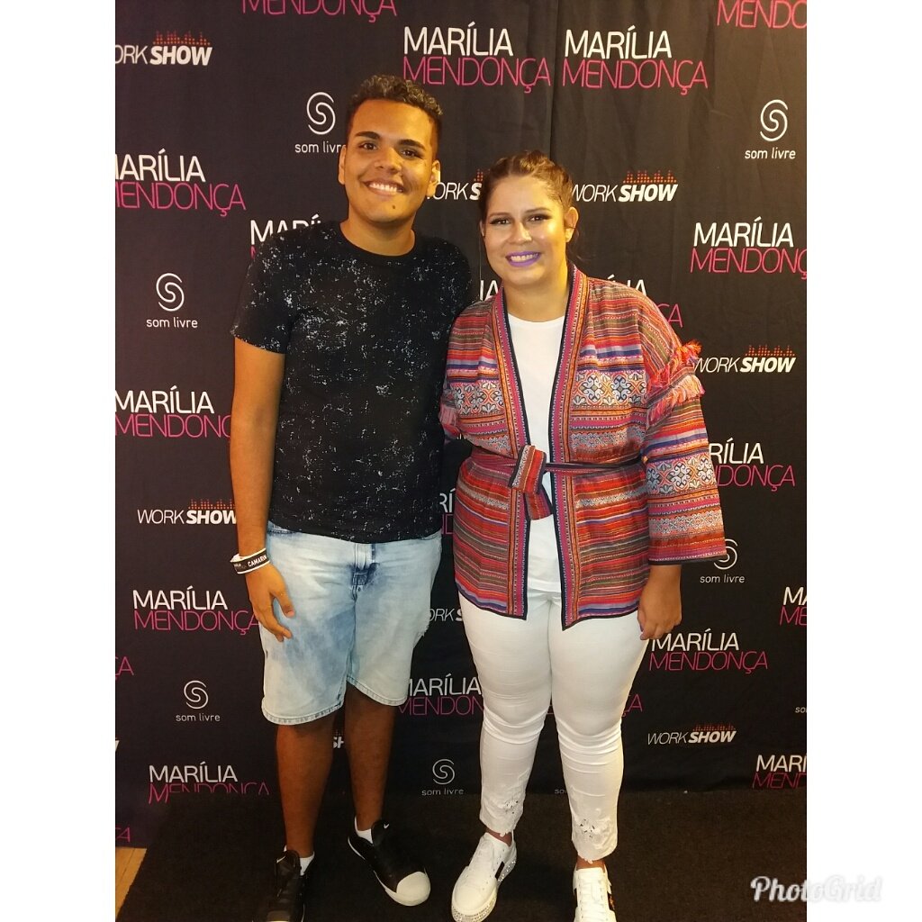 _deiviss0n's tweet photo. A rainha da sofrência, bichoooo! ❤ @MariliaMReal @FestivalVerao #Fv17 #musiconectado #camarimMarilíaFV17 https://t.co/Lqx1cnSGje