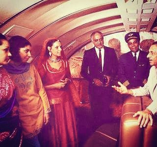 aguyindcity's tweet photo. There is an air about India!
Seen here is the #MasterofTheSkies JRD Tata talking to the 
#flightcrew on board a #Boeing747 - 200.
The glorious days of @airindiain

#blastfromthepast #vintage #memories #india #avgeek #TrulyIndian https://t.co/uyBoboeqaa