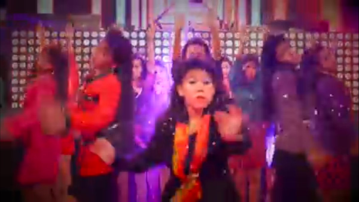 G馬俑 ケイシ 登美丘高校バブリーダンスで おったまげ って叫ぶセンターの子がこうへいにしか見えないの