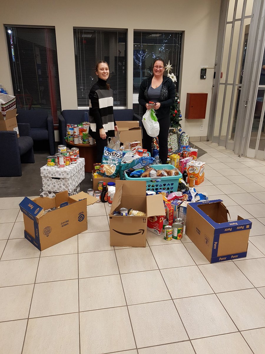 Team Ladner/Tsawwassen collected almost $1000 and turned that into groceries and X'mas gifts for 2 local Delta families who are now going to have food galore this holiday season!!  #Bestteaminbanking