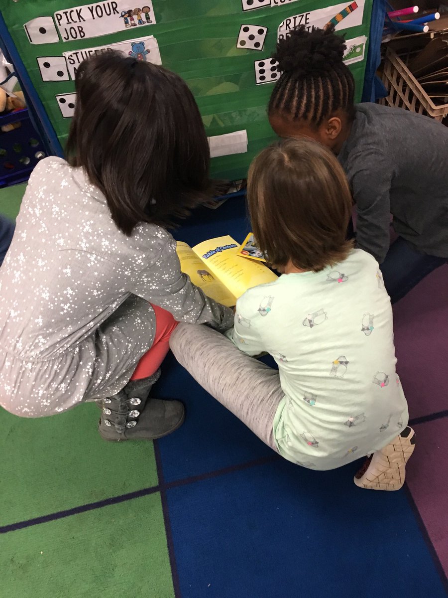 glasersgarden's tweet photo. Enjoying our non-fiction text feature hunt! #glossary #captions #boldtext #diagrams #ohmy! https://t.co/Rc3cEWrsUX