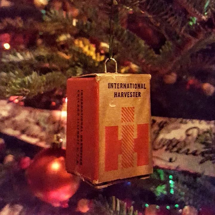 Scout80800s's tweet photo. Empty #internationalharvester NOS parts box = new heirloom #christmas tree #ornament #onemanstrash 📷: https://t.co/scqHinI6Yh (o===o) https://t.co/YbwYtgGekE https://t.co/k2G7TJqoe0