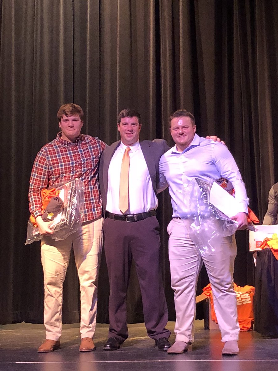 Great job by our Senior Defensive Players and Coaches! <a href="/nschmidt17/">N Schmidt</a> <a href="/coachmaverick33/">Ryan Mathis</a> @CITY_FAF <a href="/coachveil/">Brian Veil</a> <a href="/ChrisStew17/">Chris Stewart</a>
