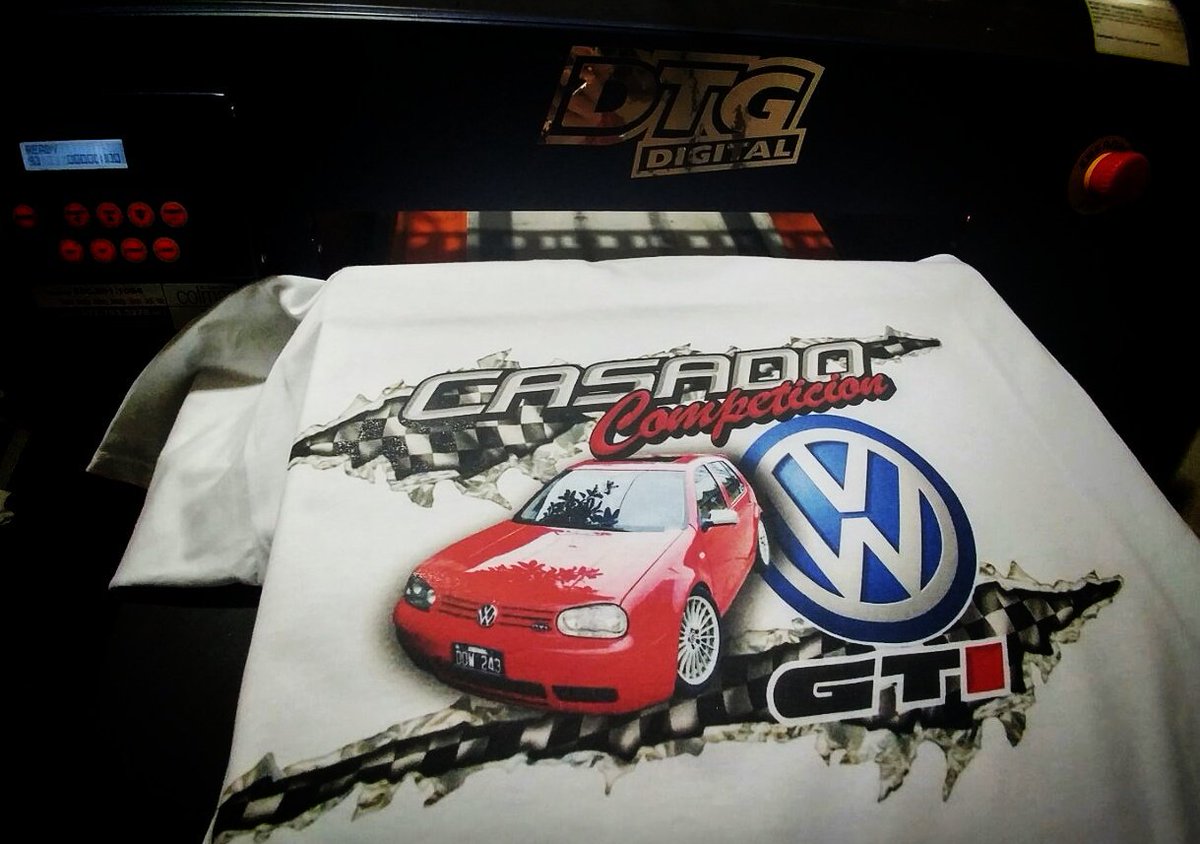 MauriEsandi's tweet photo. Diseño sobre REMERA de Algodón para el taller Casado Competición de Junín-BsAs.
#RemerasPersonalizadas #DtgPrint #dtgdigital https://t.co/EKf5vuaJLl