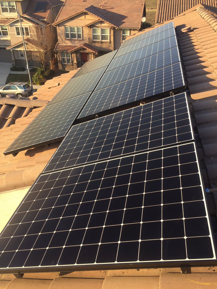 SolarJeezus's tweet photo. Managed to fit all mods on SW roof. Call that array an #AfternoonDelight https://t.co/T064aG1SOe
