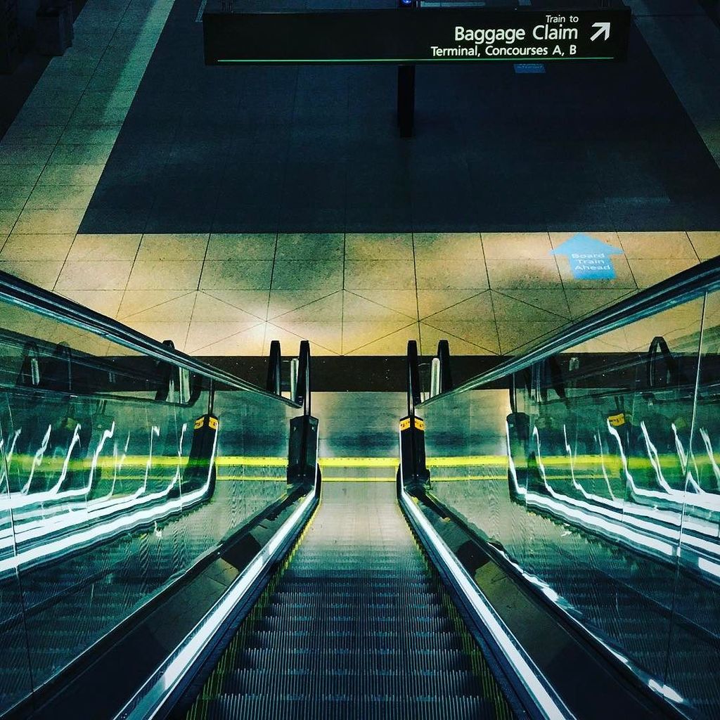 davidharrodjr's tweet photo. #baggage #baggageclaim #denverairport #vacant #stairs #airport #lonely #empty #timeline #leavingonanairplane #dontknowwhenillbebackagain #love #hope #romance #romantic #mood #whereareallthepeople #people #stillness #peaceful #frozenintime https://t.co/GD91jdkFwt https://t.co/DB9hiFXqDH