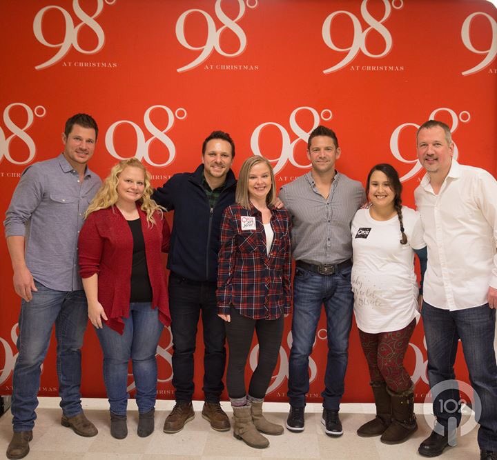 JAIMESTRYKER's tweet photo. @98official @NickLachey @DrewLachey @JeffTimmons  @JustinJeffre 

#homesweetcincinnati 
Best Night Ever!!! https://t.co/lygxYr6hg7