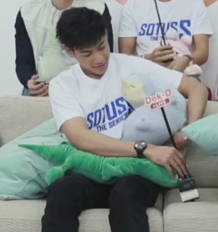 PiinGWL's tweet photo. สิงลูกกกก
ตุ๊กตารอบตัวหนูเยอะไปมั้ย 😂😂😂
โอ้ย เอ็นดู
#SingtoPrachaya
#sotusStheseries
#dekdLive
#dekdKnockOut https://t.co/K62R1evhLG