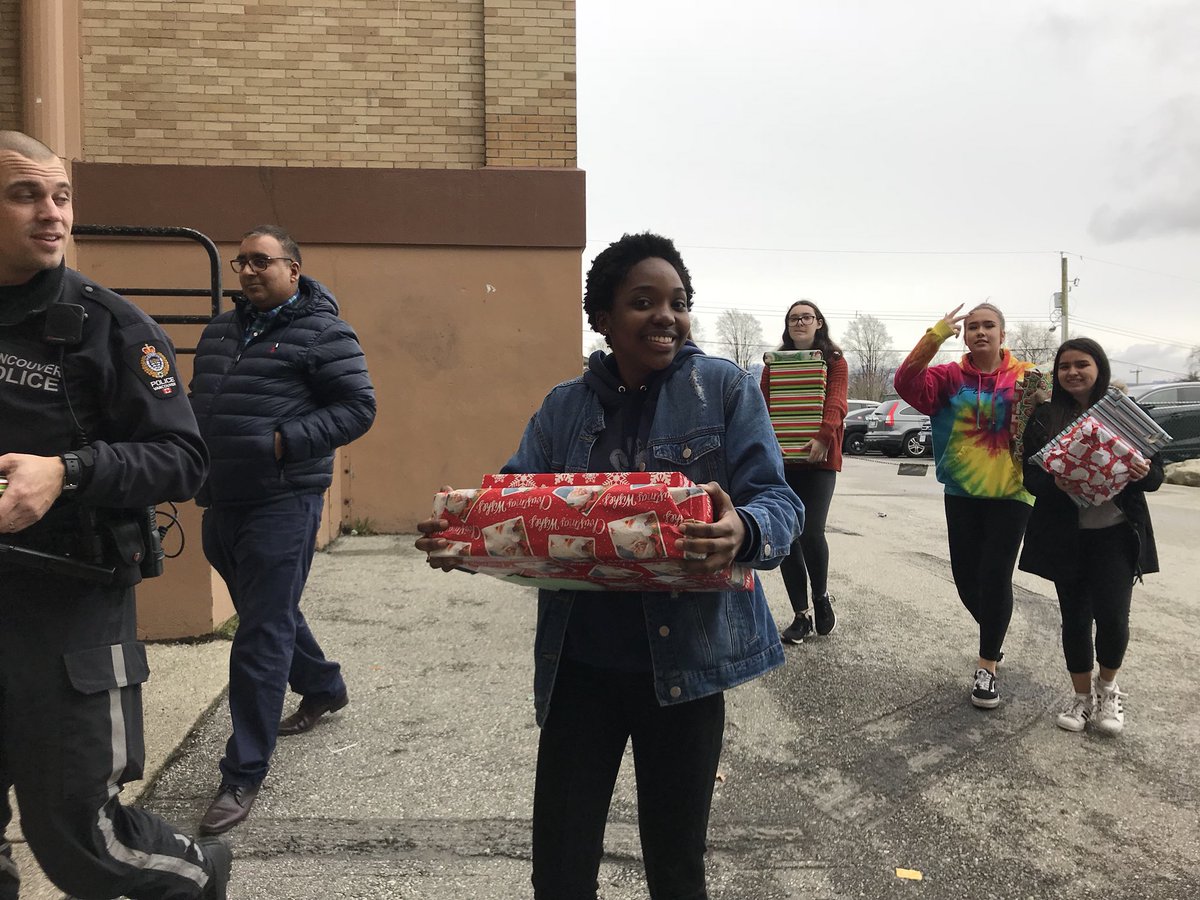 CstZhalovaga's tweet photo. Christmas feeling was in air today as we delivered the presents to local Elementary Schools with the Girls Group and @VPDTrafficUnit members! Seeing the smiles on kids faces was magical! Thanks to the VPD Motorcycle Drill Team and all the sponsors for making this possible! ๐#VPD https://t.co/c5knOWPedc