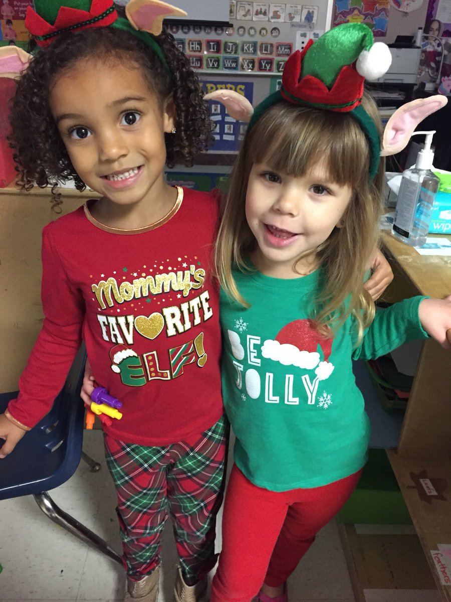 DebraCadena's tweet photo. Santa’s little elves❤️💚
@NISDRabaES #rabainspired #eccppcd #elfday https://t.co/VDJtGP7Nt6