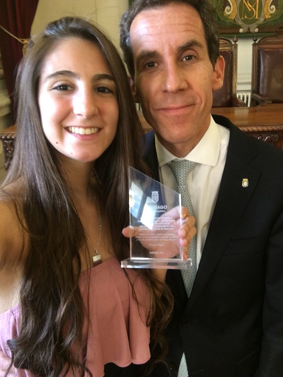 Recibiendo un gran reconocimiento, gracias a <a href="/Muni_Stgo/">Santiago</a> y a el alcalde <a href="/AlessandriFelip/">Felipe Alessandri</a>