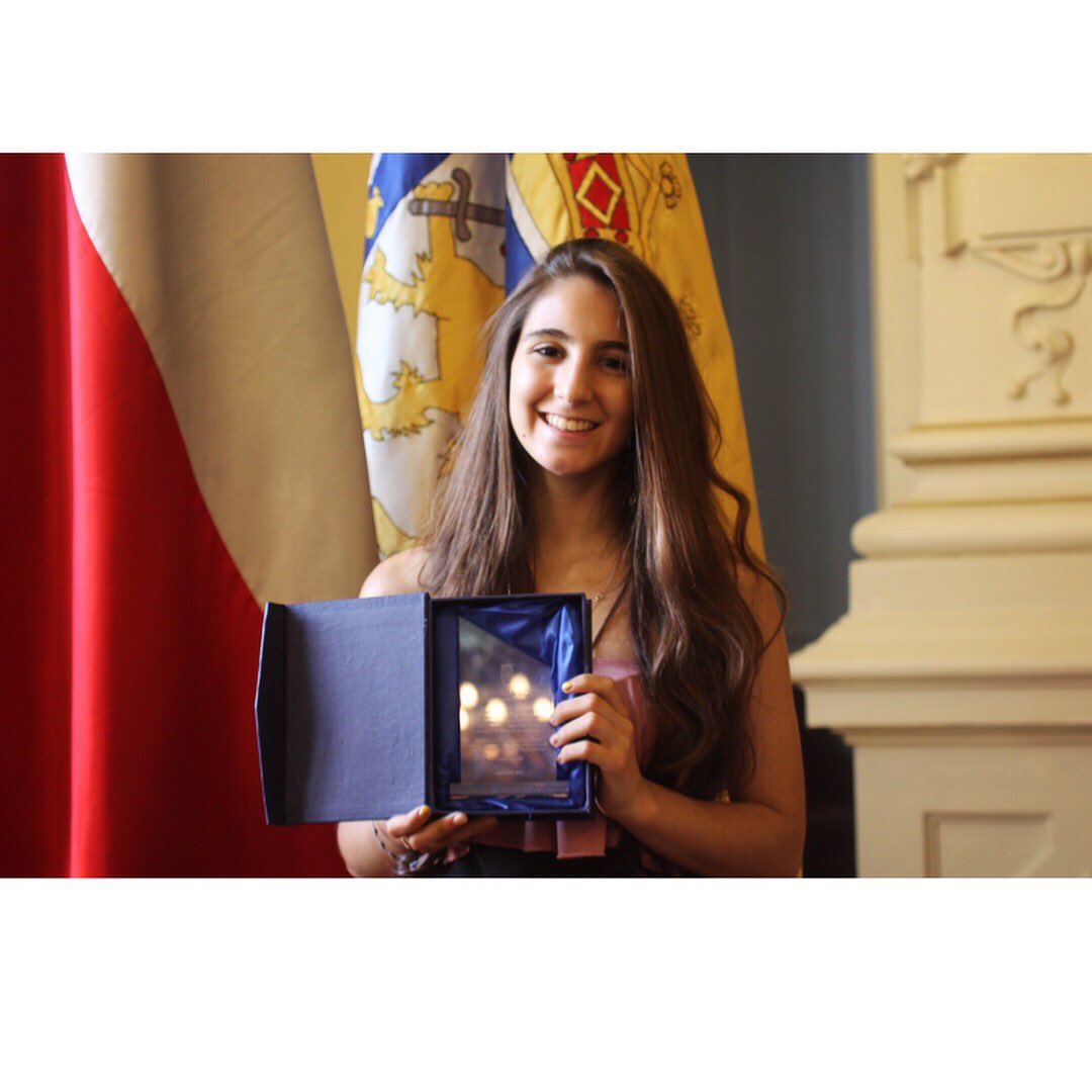 ValeentinaToro's tweet photo. Recibiendo un gran reconocimiento, gracias a @Muni_Stgo y a el alcalde @AlessandriFelip https://t.co/dhtE2Racod