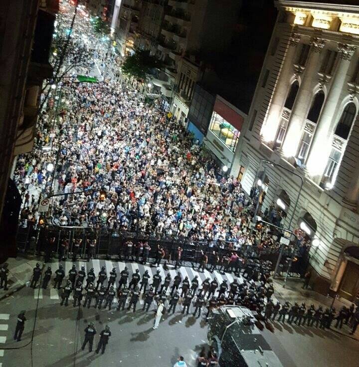 motoreco_ok's tweet photo. #Ahora en el #Congreso
#Cacerolazo https://t.co/1ynWF6JKh3