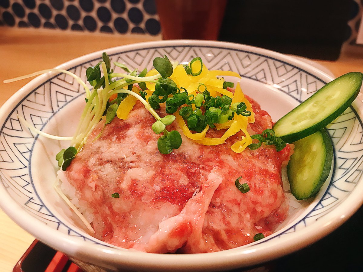 魔女っこれい 浅草橋 肉寿司 牛肉ネギトロ丼限定500円 浅草橋のサラリーマン Olに朗報 12月15日に出来た肉寿司専門店 これで退社即生肉食べながら日本酒キメられますね 牛肉ネギトロは馬肉使用 脂が乗り過ぎてもはや脂 わさびと唐辛子醤油をミックス