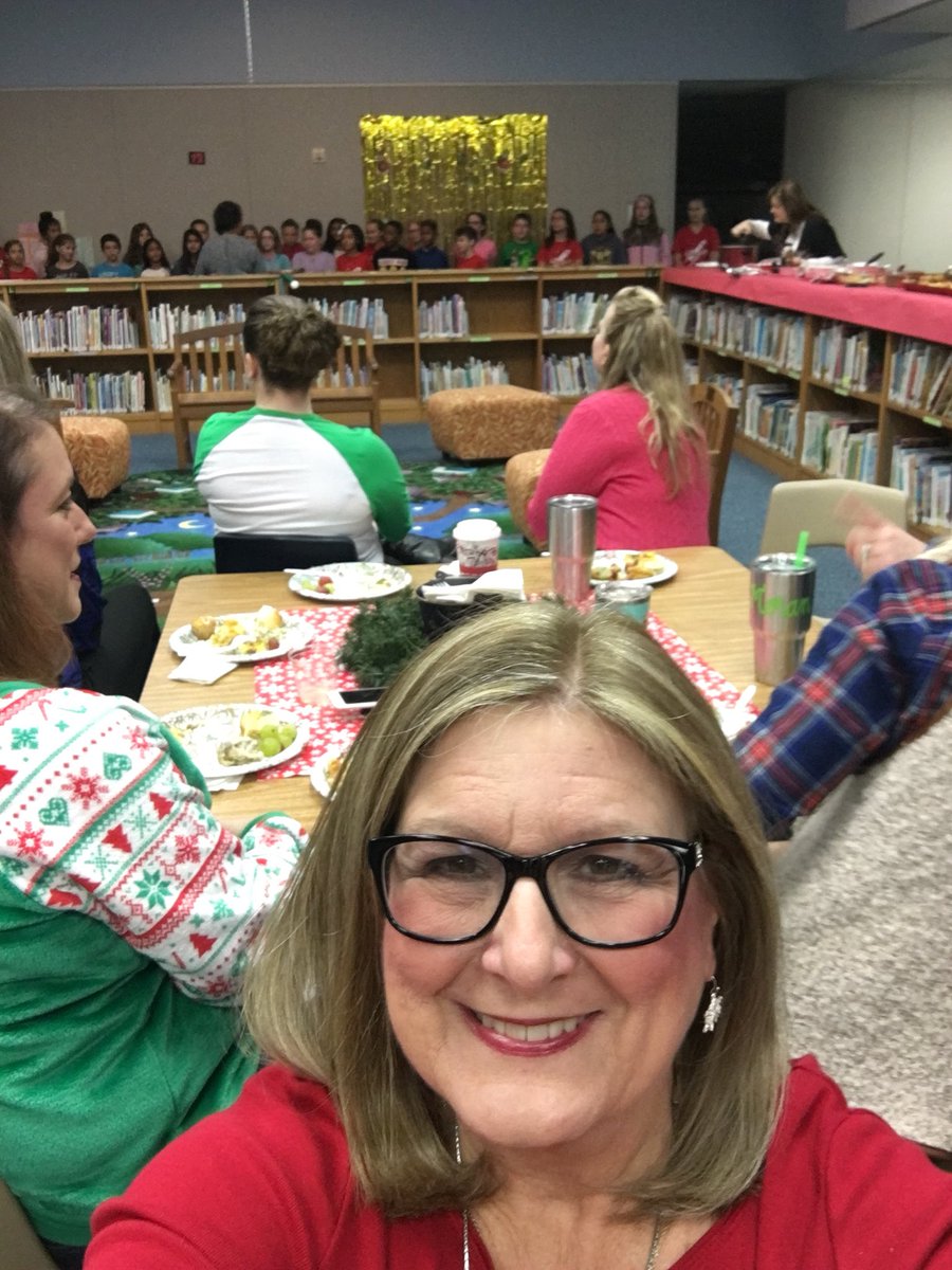 grishamjoann's tweet photo. #holidayconcert #RESHolidayBingo #catchthespirit https://t.co/2eYY5UovRd