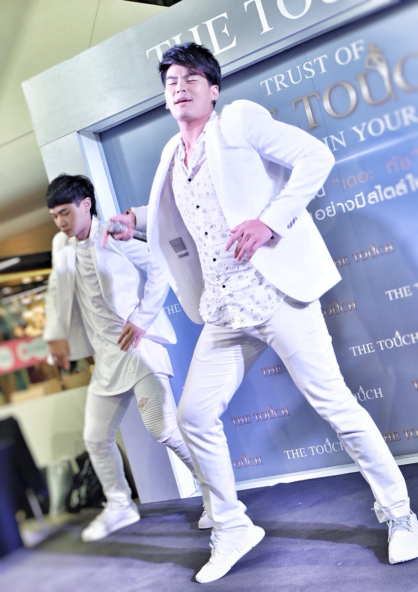 TweetyNoko's tweet photo. ถ่ายยากมากเลยค่ะ พี่ฮั่นขา 😅😅 @Hunz_IPH
#พริ้วเกิ้น #HunzIPH #hunz_iph #Hunz181217 #TheTouchBKK https://t.co/PkyXP130o8