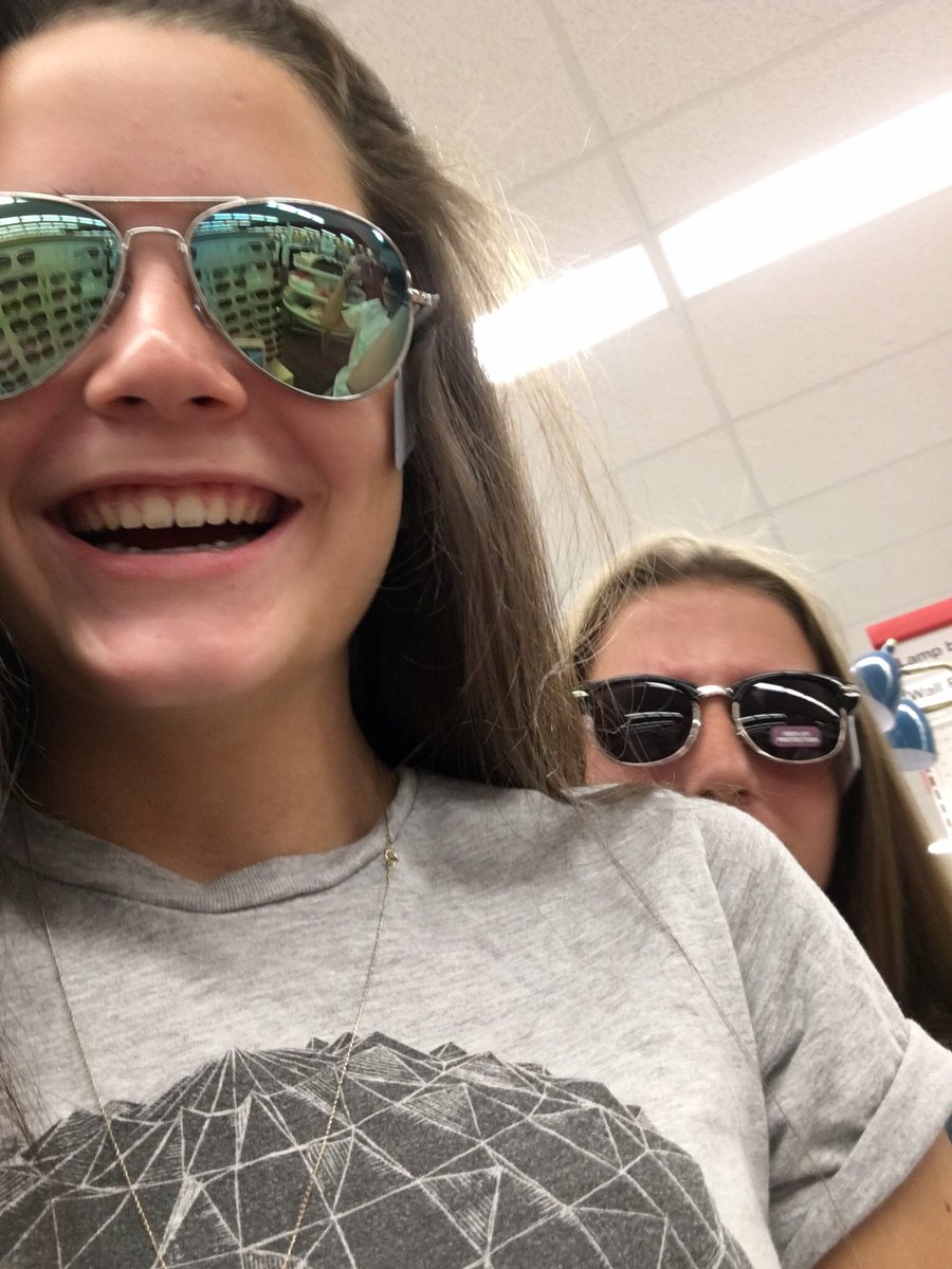 mollysilb's tweet photo. Happy birthday to THE greatest❤️ @kenna_lexau love and miss you #ocforever #daRents https://t.co/Sw3jFGwxl1