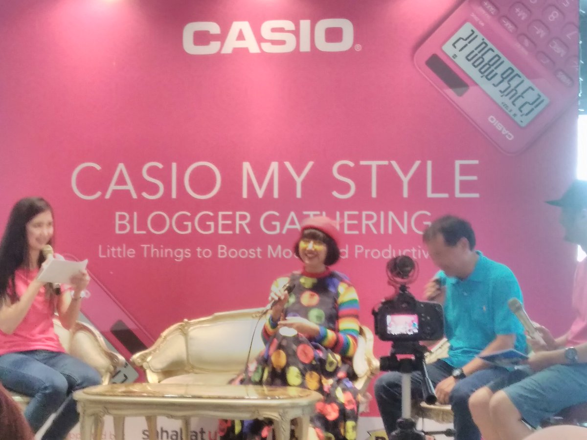 aniRingo's tweet photo. Noted ya, Kata Diana Juga saat ngeblog itu penting blogger punya personality yg baik. Judulnya "Attitude" #CasioMyStyle
#CasioBloggerGathering https://t.co/H6d3DCpVKh
