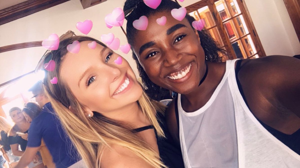 ToriiiiiiW's tweet photo. If you didn’t wish this gorgeous woman a happy happy happy birthday, go do it now! Love you Em! 🎂♥️ @Emma_Drake3 https://t.co/hI31MS1tvi