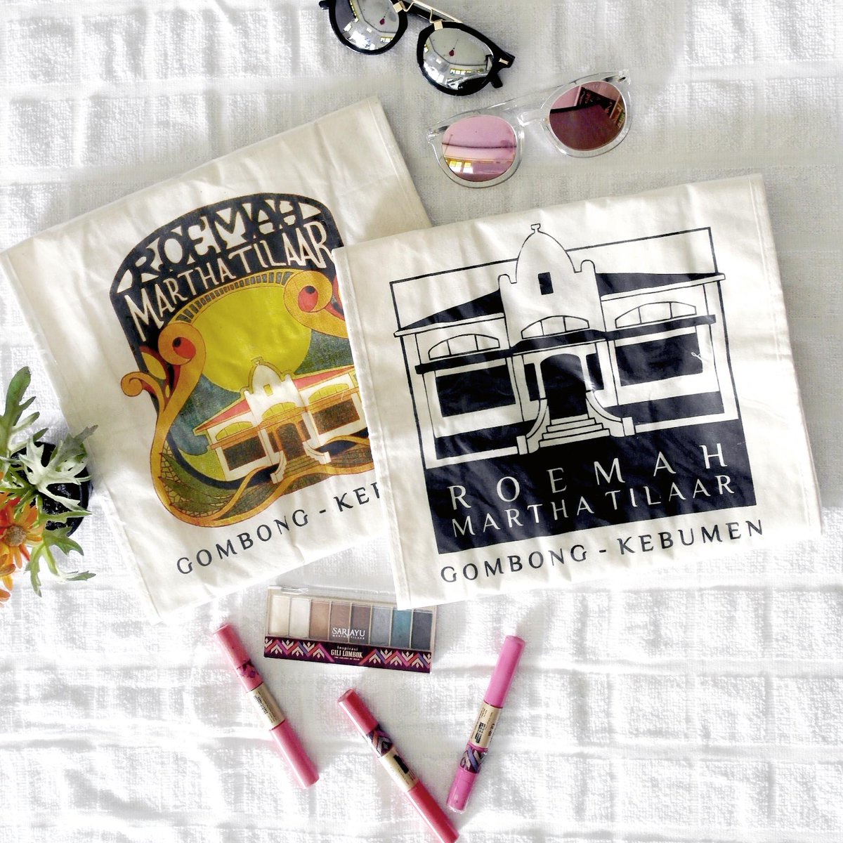 roemahMT's tweet image. Dapatkan tottebag desain klasik di Shop Roemah Martha Tilaar!
Menggunakan tottebag untuk sangat membantu dalam pengurangan penggunaan plastik dalam berbelanja lo, Sahabat!
#tottebag #taskain #gombong #kebumen #souvenir