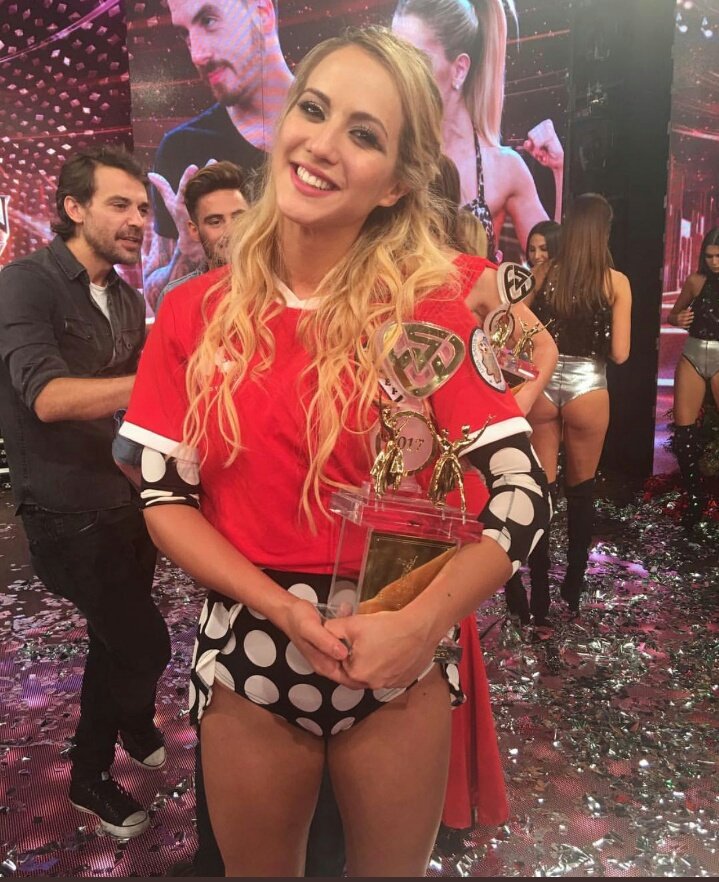 vignatrending's tweet photo. Mas que merecido. Te las bancaste a todas este año y valió la pena, sos bicampeona carajo @flor_vigna 
SOMOS BICAMPEONES VIGNA https://t.co/8lwSArq4m5