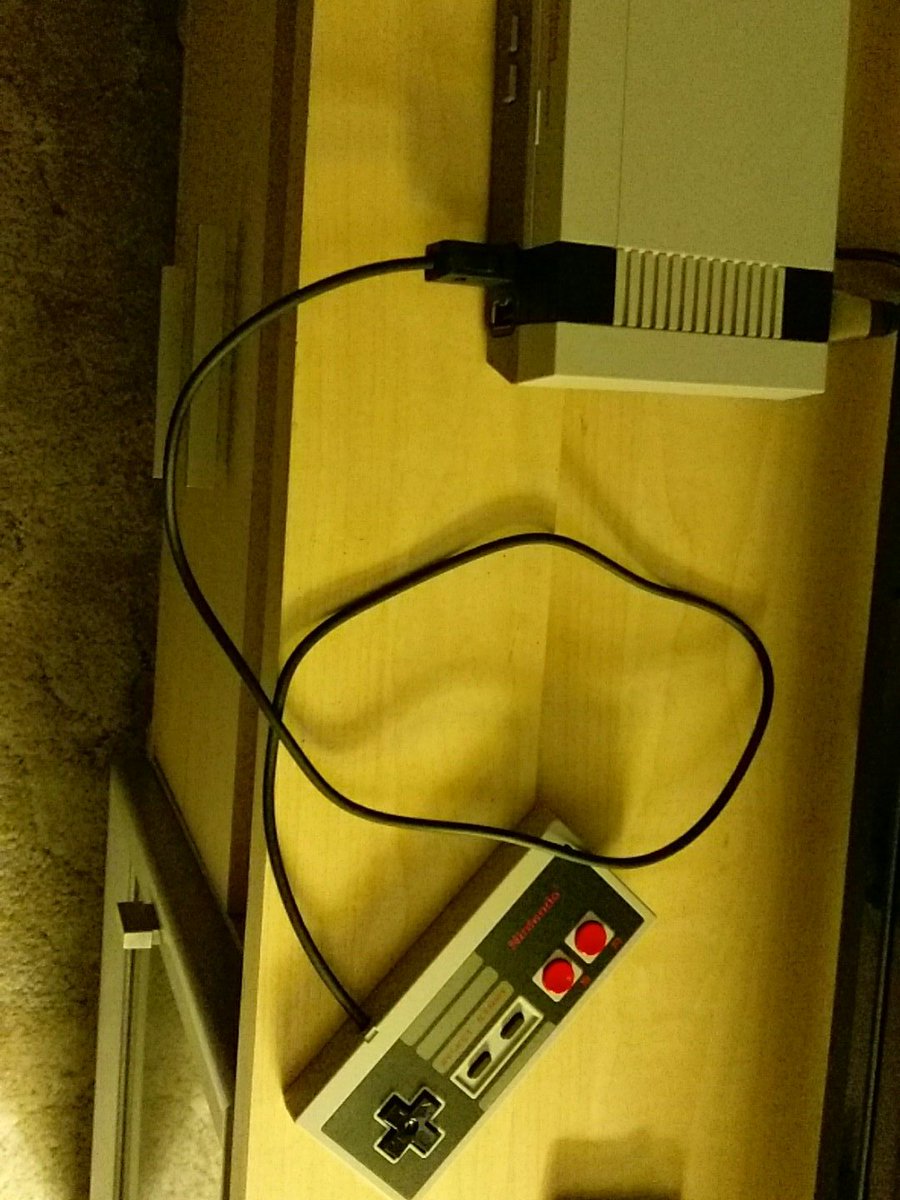 fernandoferny78's tweet photo. @Nintendo WTF, is up with this short ass cord !! https://t.co/qjjvMd8XDt