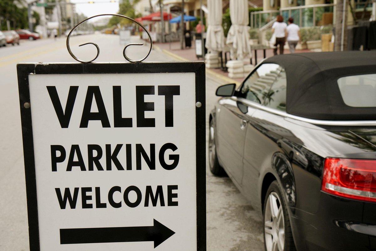 We specialize in making your guests happy! Contact us now for your upcoming #ValetParking needs for the holidays!
#ParkingServices #ValetIt #LuxuryParking #CarParking #EventParking #CommercialParking #HotelsParking #ValetServices #EventValetParking #ParkingServices
