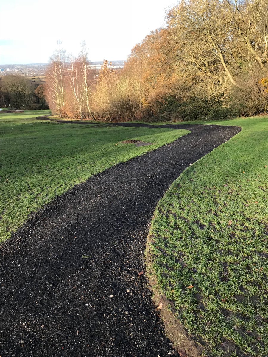 MartinDavidGuy1's tweet photo. New pathways going at West Essex Golf Club https://t.co/RazkZ2RE2j