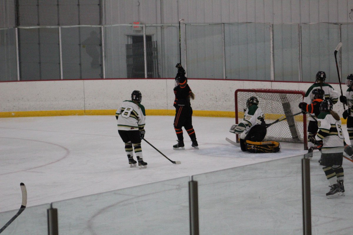 TSherner's tweet photo. OPC's Taverie Sherner (#26) with the game winner over Chisago Lks. OPC wins 4-2. @FollowThePuck2 @YouthHockeyHub #nicecelly #rollstars https://t.co/Ne18H1XW85