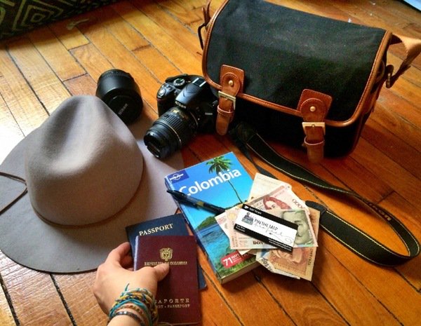 Travel blog. Тревел блоггер. Блоггер про путешествия. Атрибуты Блоггера. Путешествие и блоггинг.