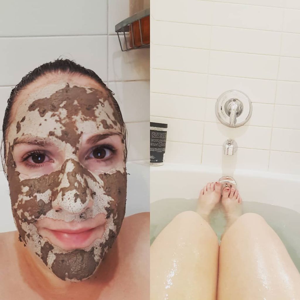NoodleeDee's tweet photo. Exactly what I needed after my 2 day shifts .. and the #chaleanextreme workout I am now starting to feel from earlier today #teambeachbody #fitnessgoals #bod #iifym #fitfam #chaLEAN #burncircuit1 #bathtime #soakingsoremuscles #shiftworker #emergencyservi… https://t.co/YRs373uUuk https://t.co/ykeiElKIAk
