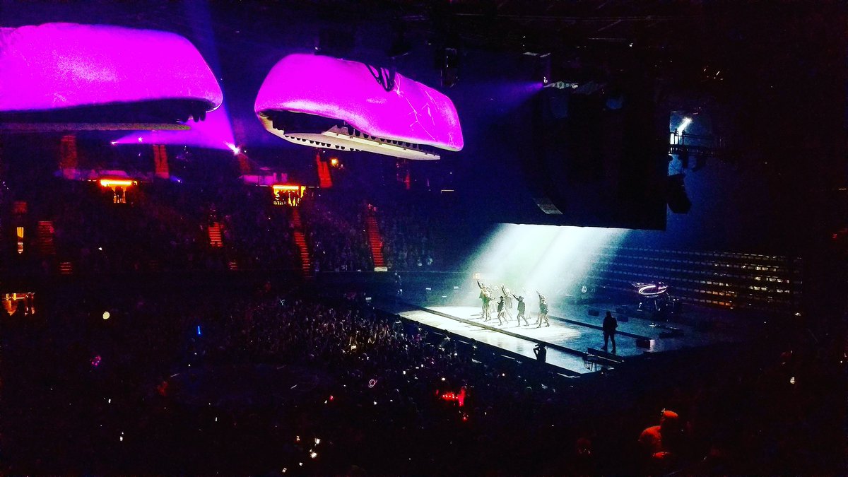 PUREAHN's tweet photo. @ladygaga tonight @theforum with @BoosPhilly doing our thing #boos #boosphilly #LadyGaga #LittleMonsters #thehustle #pureahn https://t.co/NjRly2MWTv