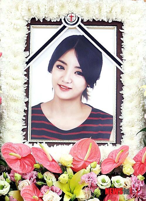 butaetae_'s tweet photo. you are all now in good hands. :( https://t.co/Cm6edA1GuB