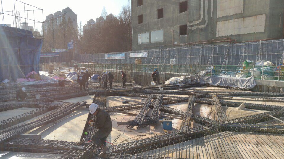 서현도서관 신축공사 현장 입니다. 12월 만족시공의 날 회의 후 현장확인하였습니다. 동절기 안전에 더 신경 쓰겠습니다. #성남시 #시설공사과