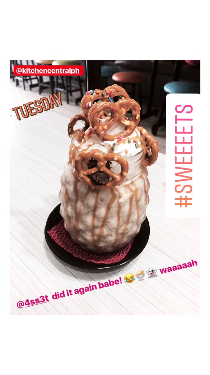 angelaAchavez's tweet photo. Not a fan of too much calories but hey i love this so much 😻👻♥️ @kitchencentralph #kitchencentral #smoothies #manila https://t.co/wDRuCoeXed