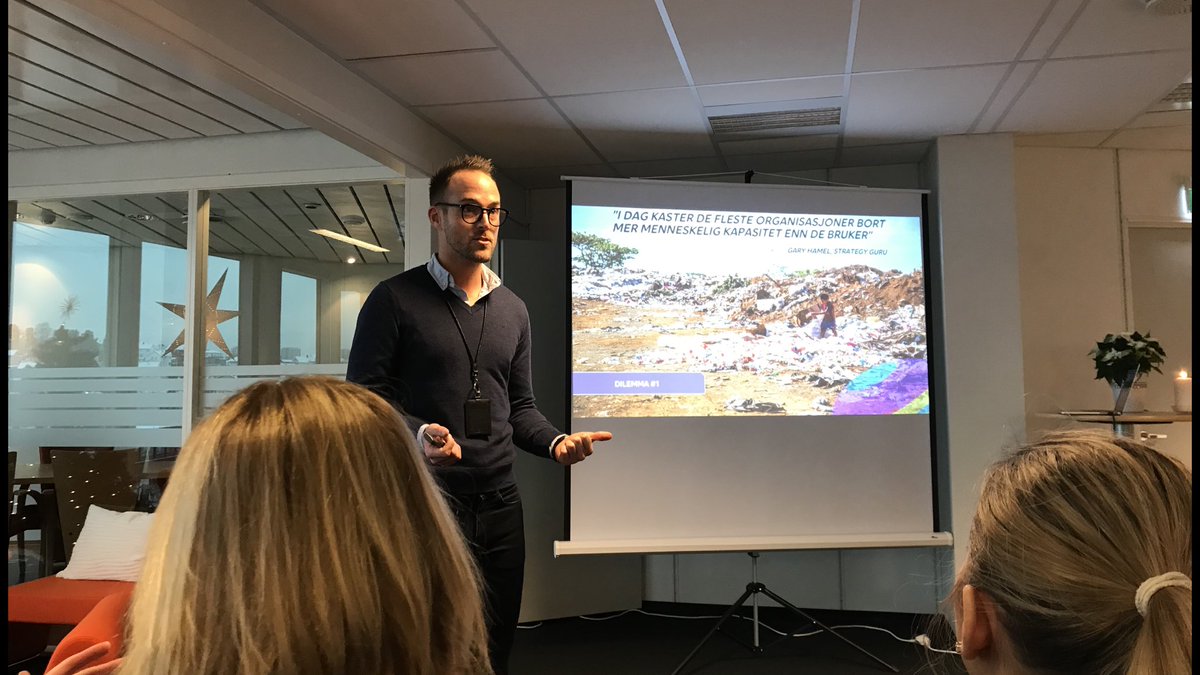 TellmannNorge's tweet photo. 44 % av kundene vil skifte tele-leverandør på dagen dersom «GAFA» (Google/Apple/Facebook/Amazone) trer inn i telefoni-markedet. @TeliaCompany møter utfordringen med å satse på menneskene! @Chris_Hovde #tellmannsjulegrøt https://t.co/ugYpwZDSPd