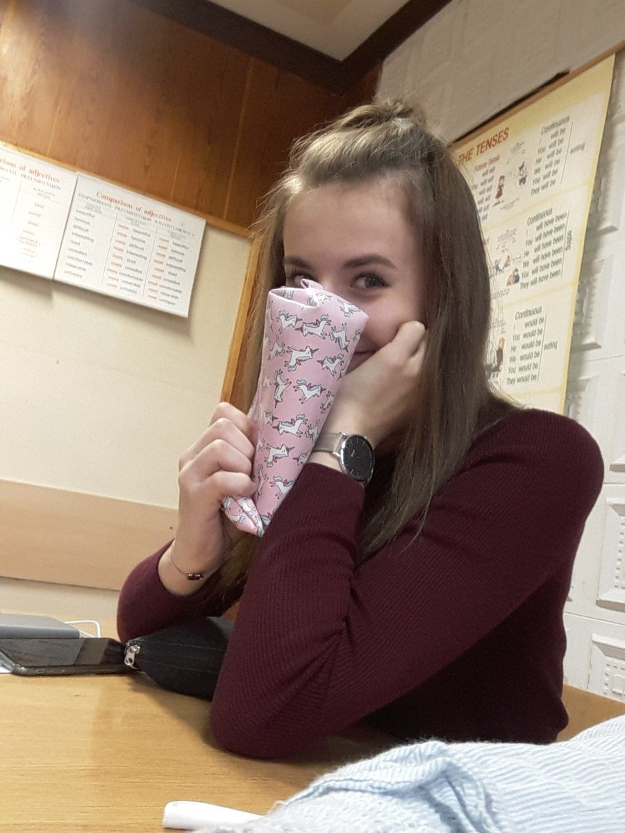 Karolin47663204's tweet photo. My best friend on lesson. #FriendZone #LoveIsLove #lessons #Christmas #GoodDay #GirlBoss #girlpower #BestOf2017 https://t.co/vwjnFqd5Sv