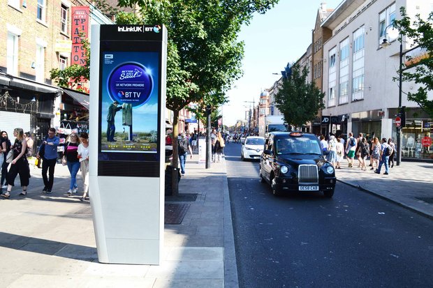 theindiehub_'s tweet photo. 🎤  Northcote Road visitors will soon be able to charge their mobile phones, make free calls &amp; surf the net via ultra-fast wi-fi at two digital communication hubs. 
Read more here: https://t.co/3k7K8DSmK5

#battersea #SW11 @PGLettings #southlondon #BiglocalSW11 https://t.co/k6ylr32dCL