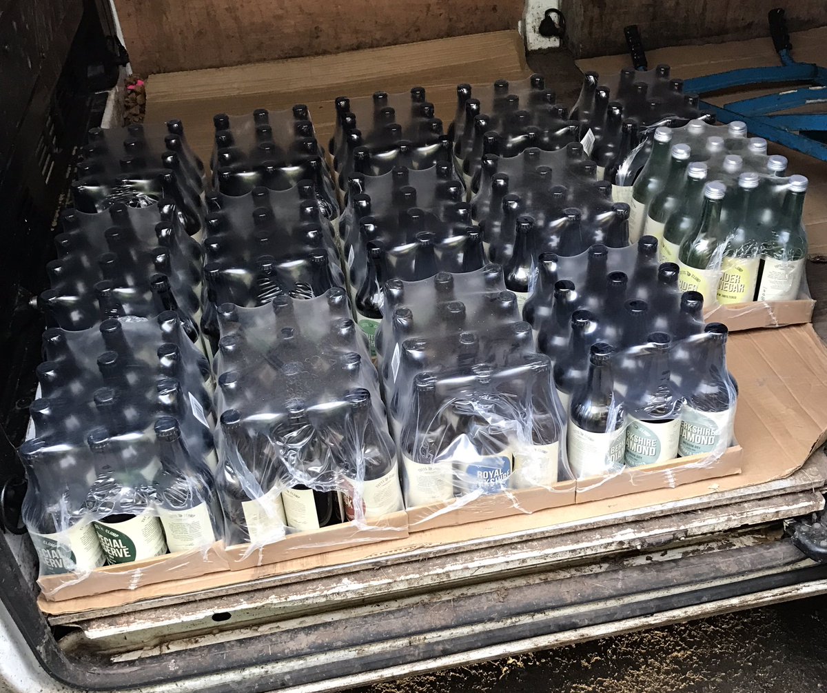 tuttsclumpcider's tweet photo. Jo is off again on her daily travels #Theale #Twyford #Baughust #Newbury 😊 #propercider https://t.co/zjypBQ0nAc