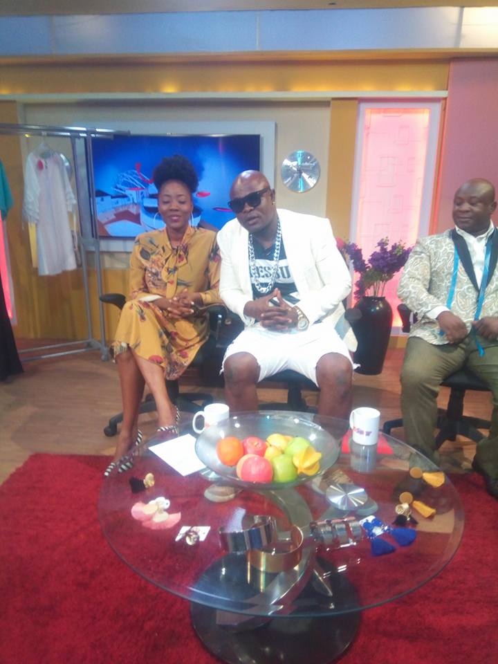 slick_nick_upda's tweet photo. EXECUTIVE INTERVIEW
GHANA BOXERS OPEN YOUR EYES
AM FIGHTING FOR YOU PEOPLE , IF PROMOTER CALL YOU
CHARGE HIM BIG MONEY AND STOP 100 DOLLAR FIGHT,
REAL FANS I LOVE YOU ALL SAY BAN BAN BANKU #EBAAAAAA https://t.co/H7B3eL05LM