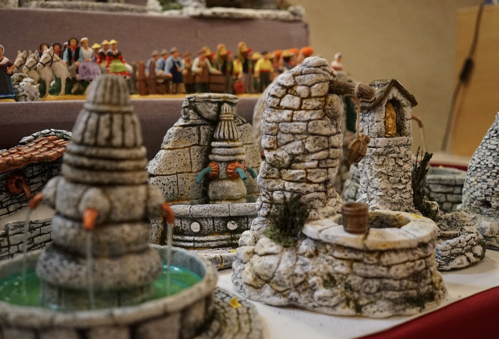 frejustourisme's tweet photo. 🎄 Comme depuis de nombreuses années, l’association « La Miougrano » organise une foire aux santons à la Mairie de #Fréjus. 

💫 L’occasion pour vous de découvrir ou redécouvrir ces magnifiques sujets, qui seront présents dans vos #crèches sous le sapin de #Noël ! #Tradition https://t.co/P5vHRaWzFO