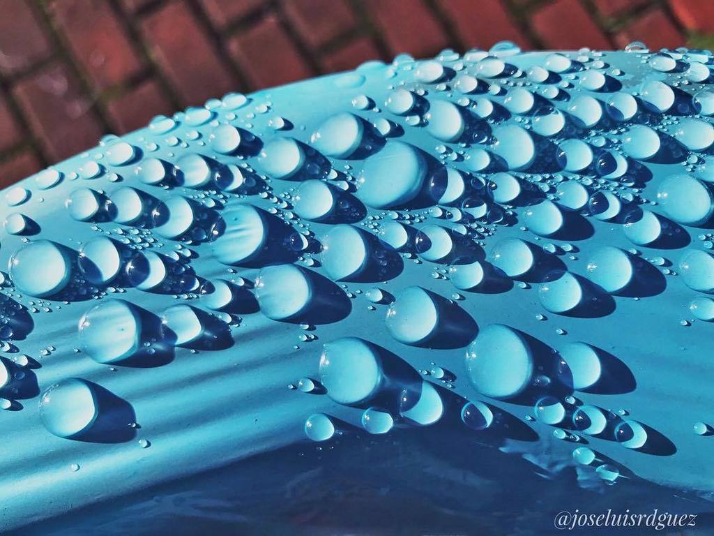 joseluisrdguez's tweet photo. #iphonephotography Glamorous rubbish bag 🤩 Cuando la bolsa de basura es bella 💙 #atrapadosenazul #blue #drops #instamoment #photooftheday https://t.co/XOJ1wfP0fc https://t.co/VAYTyGR2DG