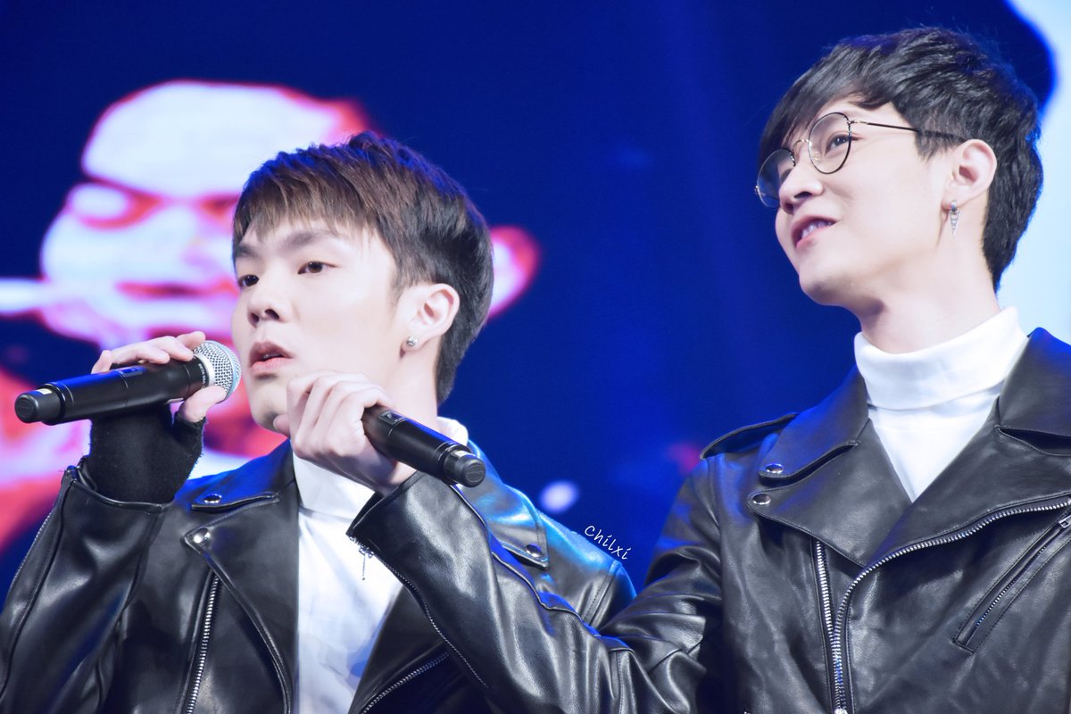 Chilxi4415's tweet photo. 你们俩真好呀💕
@KiimMon @CTR2DAB 
#ขุณขิมมอญ 
#ใหญ่ลักยิ้มยักไหล่2017
#คิมคอป https://t.co/Xc8CWjjyiK