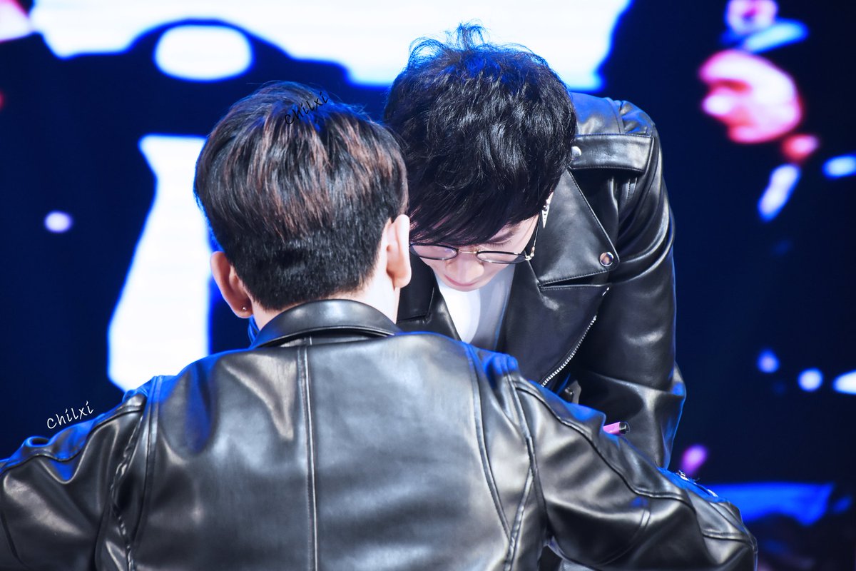 Chilxi4415's tweet photo. 你们俩真好呀💕
@KiimMon @CTR2DAB 
#ขุณขิมมอญ 
#ใหญ่ลักยิ้มยักไหล่2017
#คิมคอป https://t.co/Xc8CWjjyiK